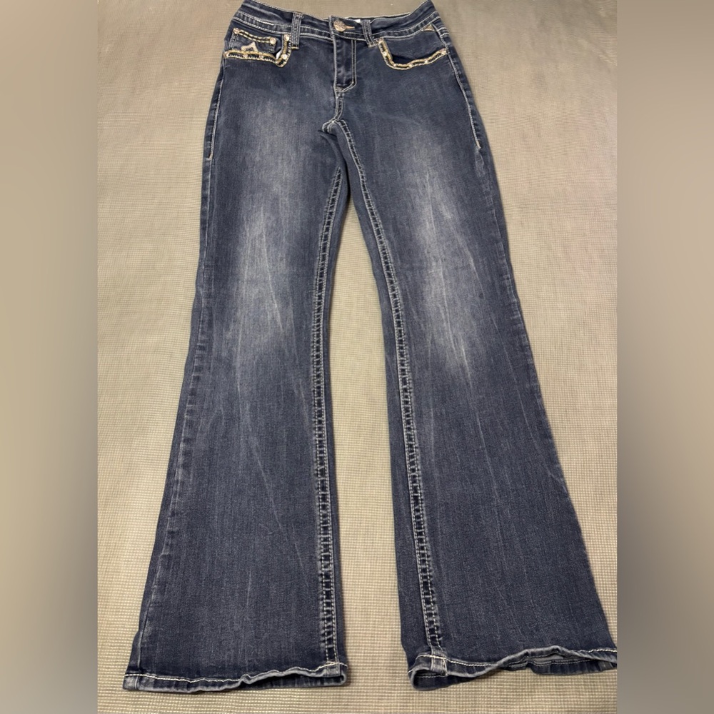 Meet Me Low Rise Bootcut Jeans
Embellished Cross Back Pockets - Women's
Size 7